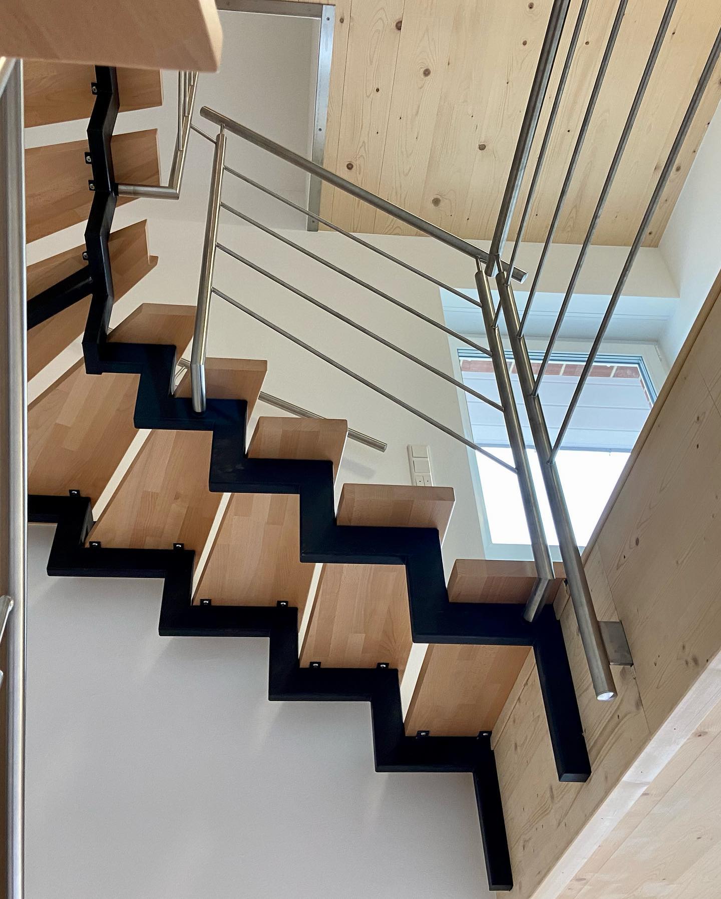 Fertig montiertes Edelstahlprojekt von Nonhoff Edelstahldesign